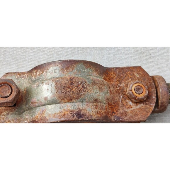 1 Vintage WYNN Stealhead Boat Oar Lock-Has Patina or Surface Rust - Picture 9 of 9